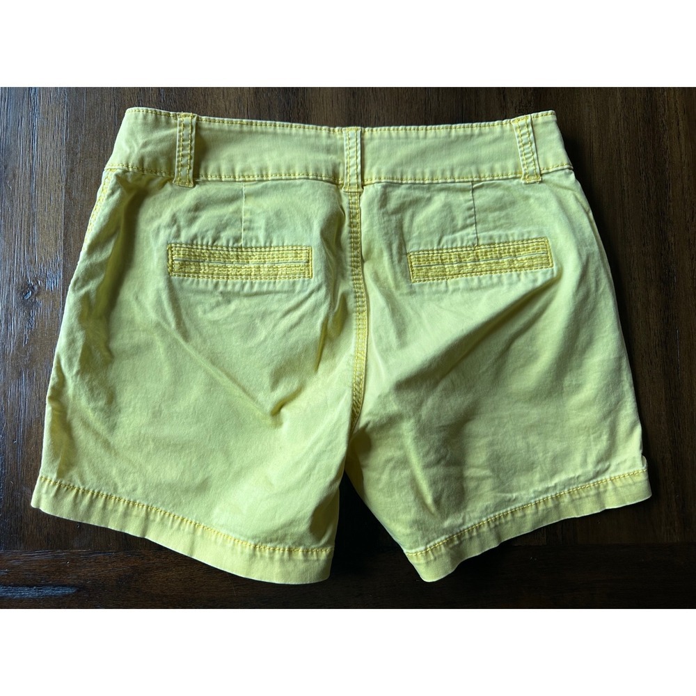 Maurice's Chino Shorts Womens 10 Yellow Stretch Cotton 4 Inch Inseam Casual - Picture 3 of 4